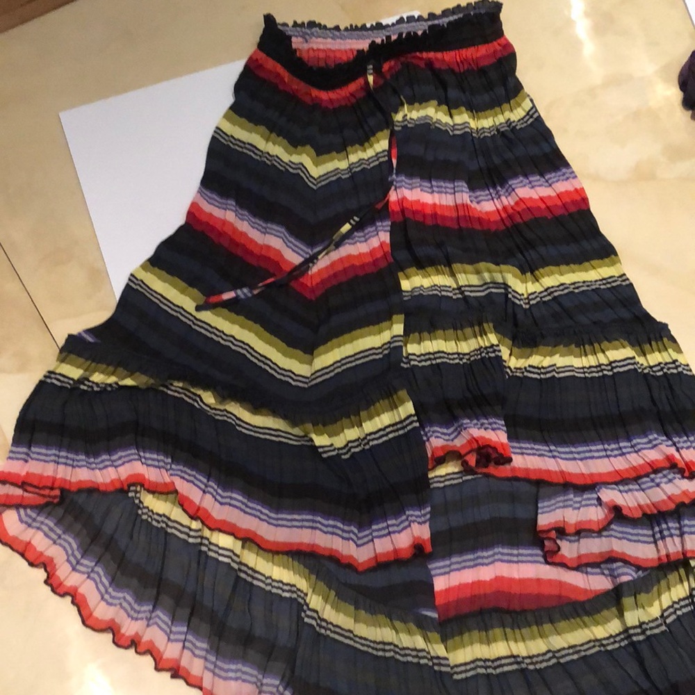 Asymmetrical pleated skirt with elastic tie waist